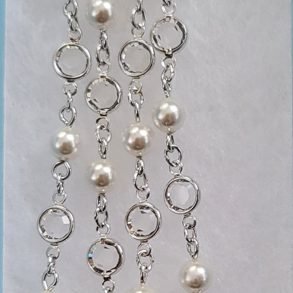 Chanelle & Pearls white (1147N) Touchstone Crystal by Swarovski